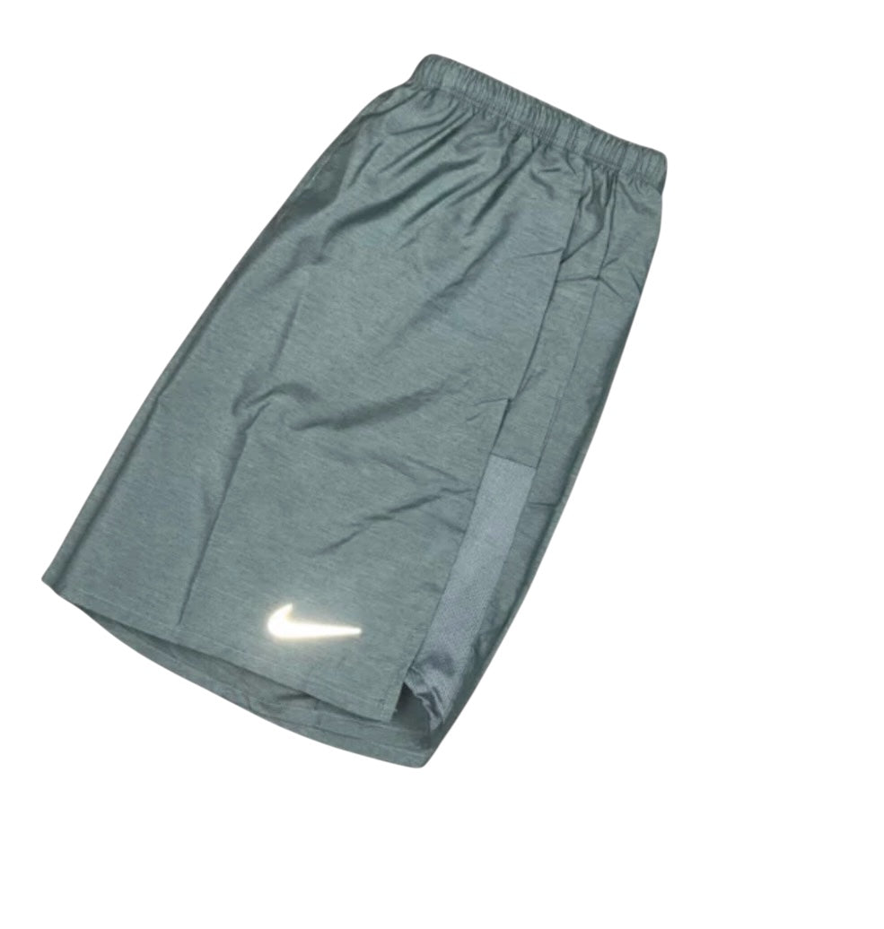 NIKE - GREY CHALLENGER SHORTS