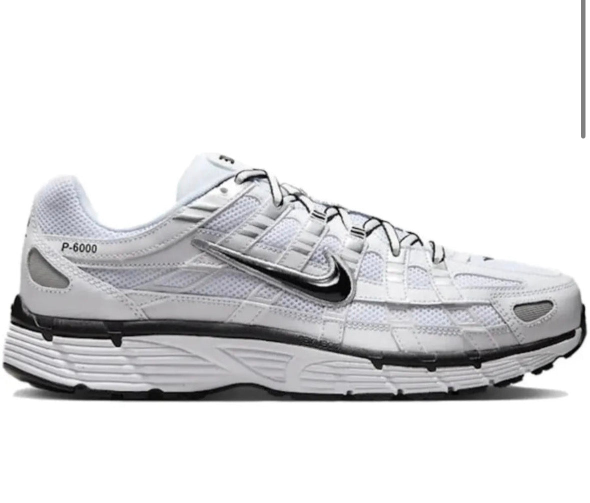 NIKE - P6000 METALLIC WHITE